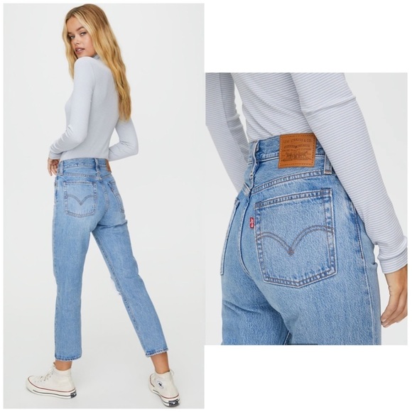 LEVI’S Wedgie Straight Ripped Distressed Jeans in Light Washed Button - Picture 11 of 11